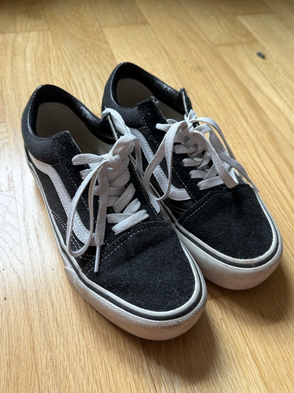 Vans Black and White Low-Top platform Sneakers